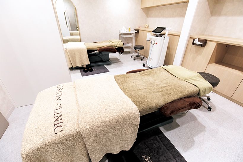 美容医療が初めての母や娘、パートナーと一緒に治療を受けられるペアルームも人気。