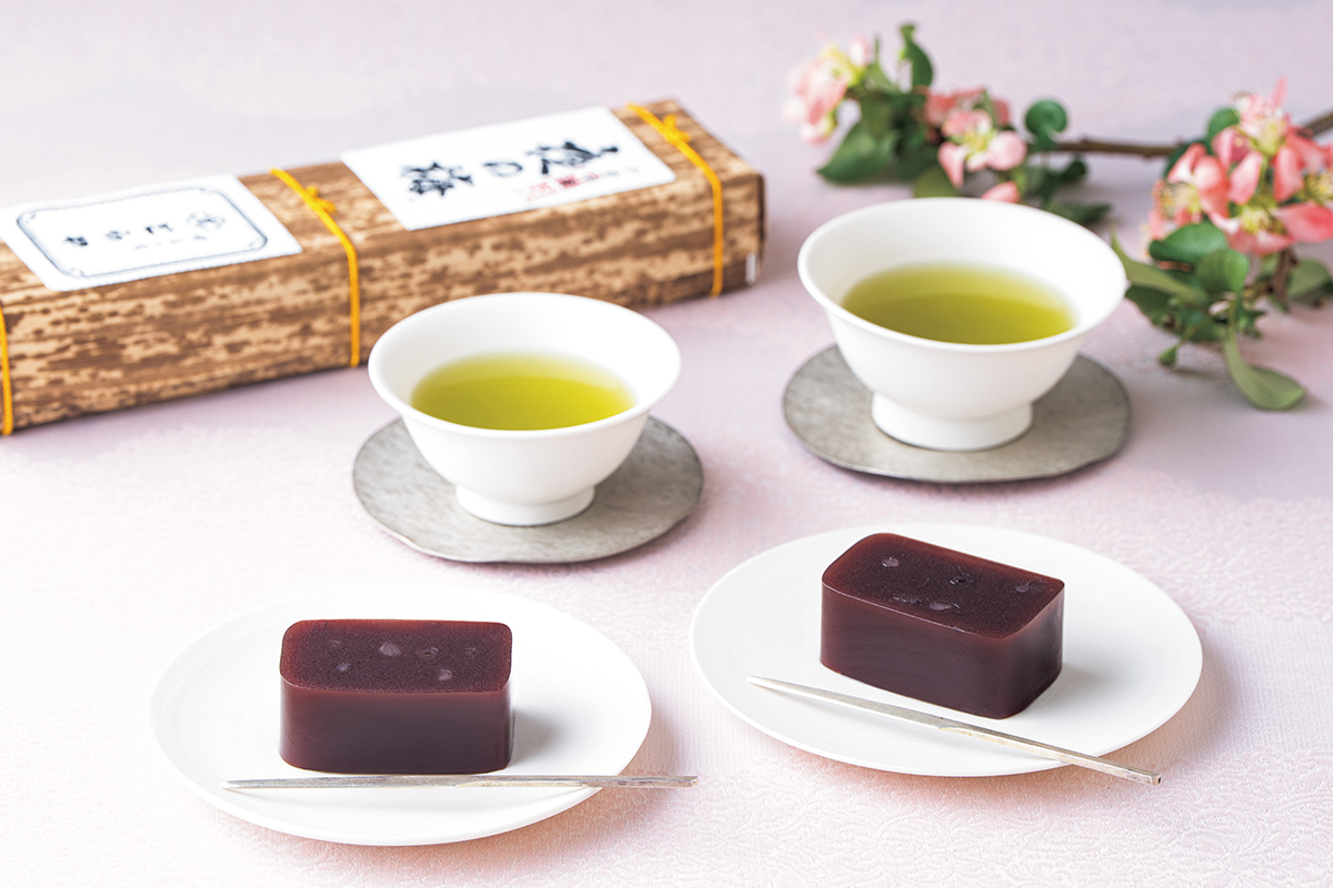 とらや］竹皮包みの羊羹、その美味を再発見 | 家庭画報.com｜“素敵な人