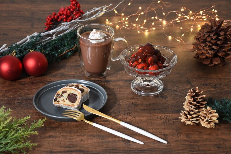 写真右・チョコレートストロベリー 1,300円