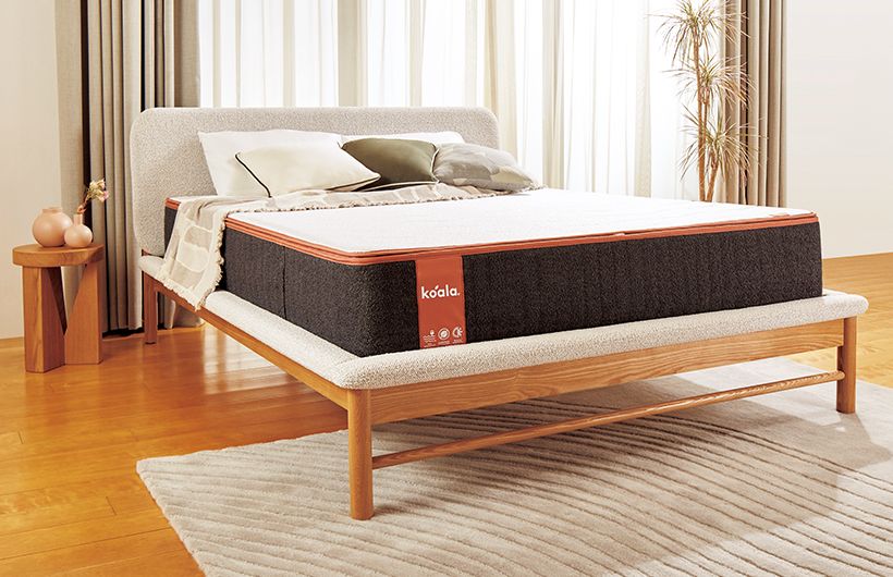 空間になじむシンプルなデザイン。低反発と高反発のいいとこどりで寝返りをサポートするため、快眠できる。シングル（幅97×長さ195×厚さ28センチ）14万9900円　セミダブル（幅120×長さ195×厚さ28センチ）16万9900円　ダブル（幅140×長さ195×厚さ28センチ）18万9900円　クイーン（幅160×長さ195×厚さ28センチ）20万9900円　キング（幅180×長さ195×厚さ28センチ）22万9900円／すべてコアラスリープジャパン