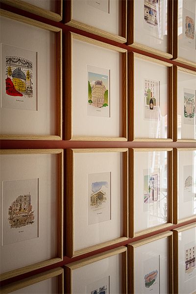 本社内には、世界でローラン・ペリエを置いているレストランやホテルのイラストが掲げられている。