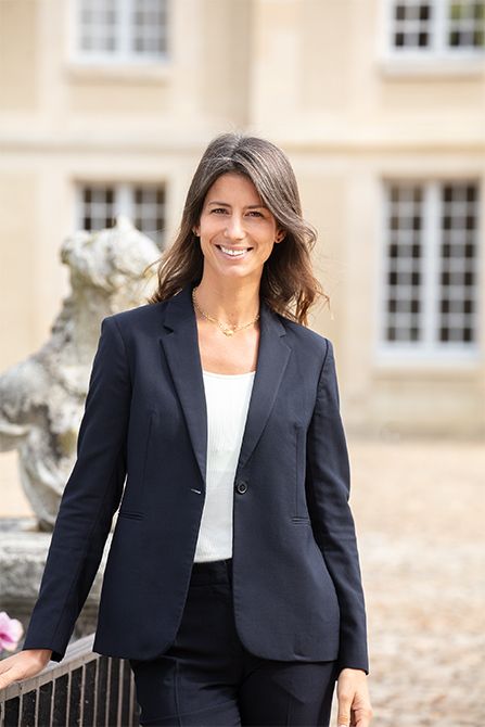 ワイン醸造家・広報担当のコンスタンス・ドレールさん。シャトー・ド・ルヴォワにて。