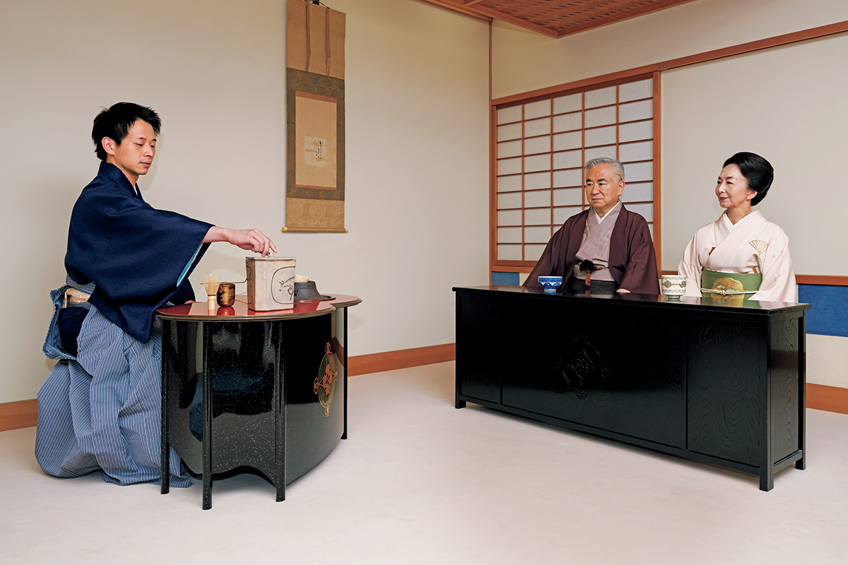 大晦日から元旦へ、埋み火をつなぎ、心をつなぐ 遠州茶道宗家のお正月