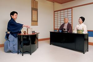 大晦日から元旦へ、埋み火をつなぎ、心をつなぐ　遠州茶道宗家のお正月迎え