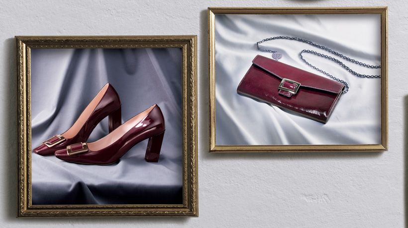 靴（ ヒール7.5センチ）14万1900円　ウォレット（縦10.5×横22×マチ4センチ）19万6900円／ともにロジェ ヴィヴィエ（ロジェ・ヴィヴィエ・ジャパン）