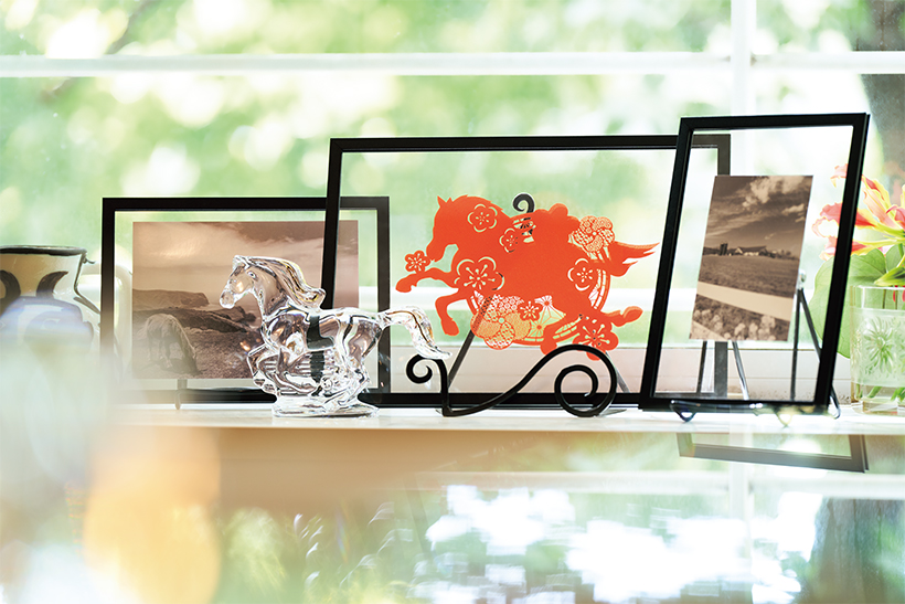 切り絵作家・今森光彦さんがデザイン。2026年新年の福を呼ぶ「午年