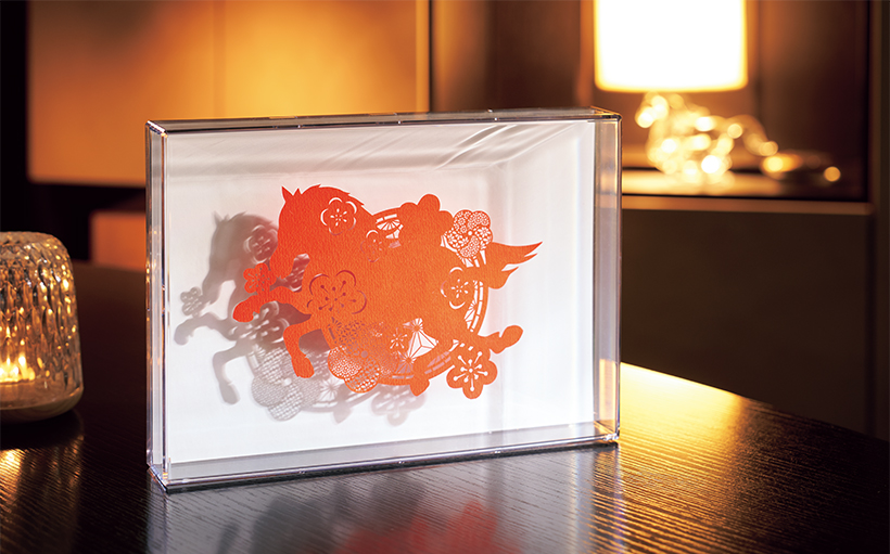 【額縁付き】63×63 一点物切り絵（作者・作品名不明） 切り絵作家・今森光彦さんがデザイン。2026年新年の福を呼ぶ「午年