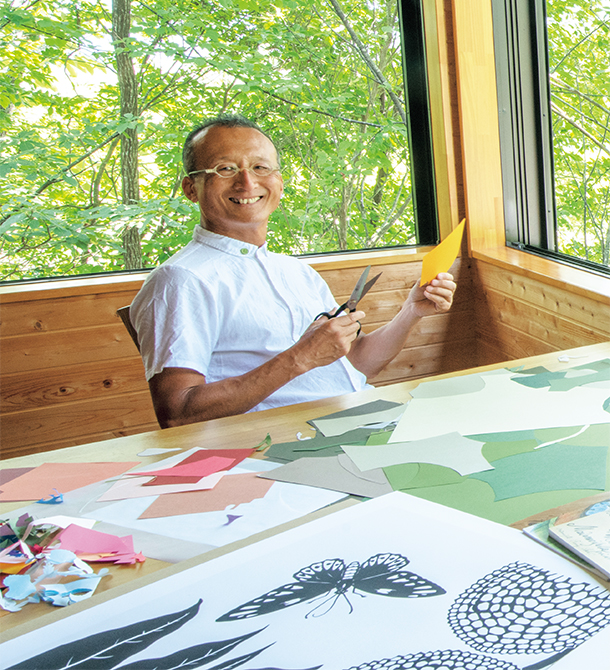 【額縁付き】63×63 一点物切り絵（作者・作品名不明） 切り絵作家・今森光彦さんがデザイン。2026年新年の福を呼ぶ「午年