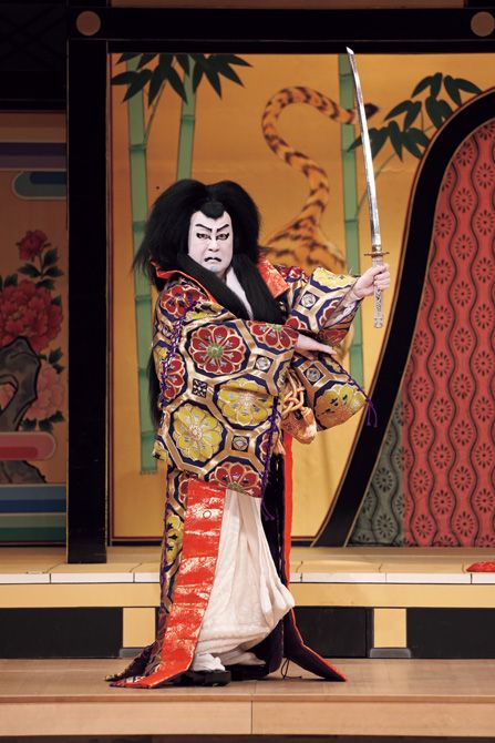 『祇園祭礼信仰記（ぎおんさいれいしんこうき）金閣寺』1月「大阪松竹座」で上演予定：天下を狙う松永大膳によって金閣寺に囚われた将軍の母と雪姫を、此下東吉が救う。桜の木に繋がれた雪姫が爪先で描いた鼠が動き出し、縄を喰い千切る場面も見どころ。写真は中村鴈治郎さん演じる松永大膳（2019年12月南座）。