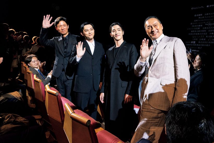 カンヌ国際映画祭にて。右から渡辺 謙さん、横浜流星さん、吉沢 亮さん、李監督。公式上映後には約6分間、スタンディングオベーションが続いた。©Kazuko Wakayama