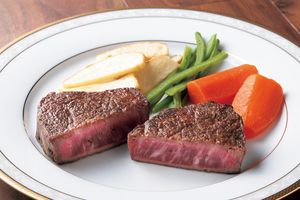 芦屋に生まれたステーキ店「ぎろく」。炭香をのせた極上ステーキに舌鼓