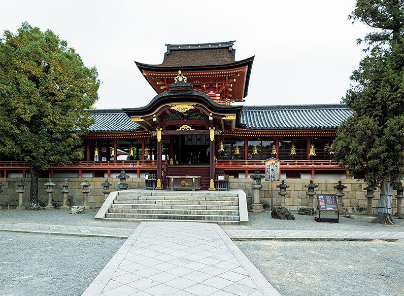 <p>【7】「八不思議」の一つ、斜めを向く御社殿