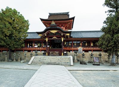 【7】「八不思議」の一つ、斜めを向く御社殿