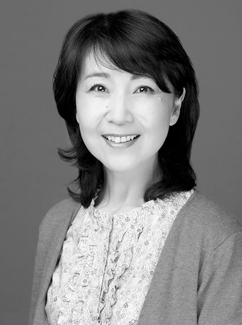 岸本葉子（きしもと・ようこ）さん　1961年神奈川県生まれ。暮らしや俳句を題材にエッセイを数多く発表。2001年の虫垂がん、09年からの介護を経て、執筆活動を続けている。著書に『がんから始まる』（文春文庫）、『週末介護』（晶文社）、『二人の親を見送って』（中公文庫）、『60代、不安はあるけど、今が好き』（中央公論新社）ほか。近著は『俳句 五七五の幸福論』（青萠堂）。公式サイト　https://kishimotoyoko.jp/
