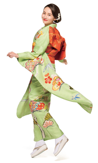堀田真由さんのお正月は家族と手作りおせちを囲んで。きもの姿で華麗な