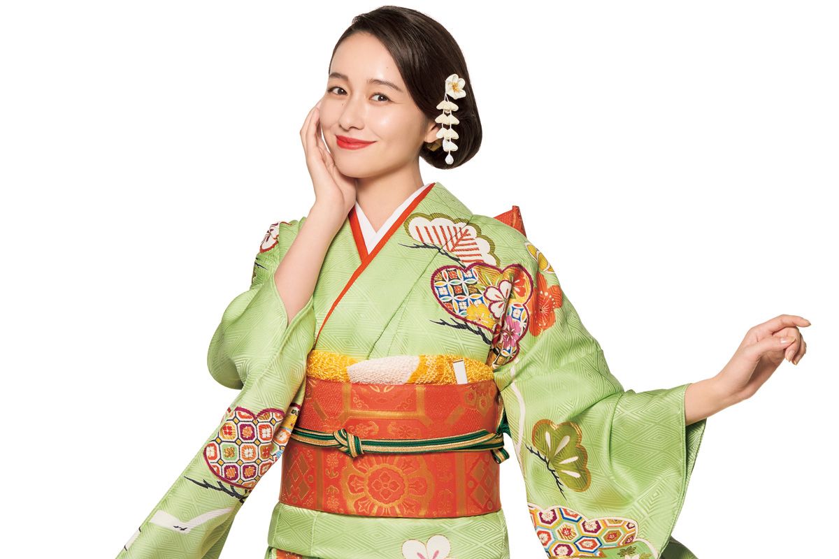 堀田真由さんのお正月は家族と手作りおせちを囲んで。きもの姿で華麗なターンも