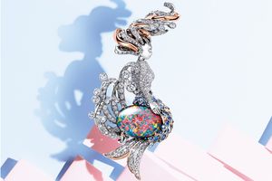 マーメイドに神秘的な輝きのブラックオパールを配した「ティファニー」のブローチ