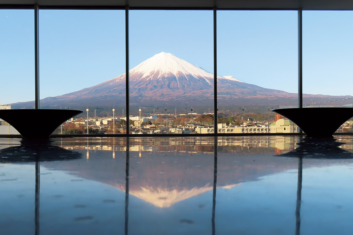富士山世界遺産センター館長に聞く! 富士山を眺めるのにおすすめの場所と時間 | 家庭画報.com|“素敵な人”のディレクトリの画像