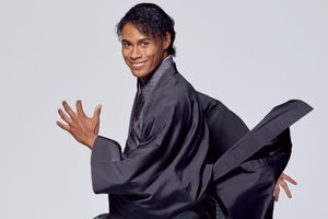 中島佑気ジョセフ選手が初めての本格きものに挑戦。猫好き、本好きの素顔に迫ります