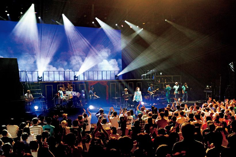 『ANRI LIVE 2025 TIMELY!!』公演から。アルバム『Timely!!』収録曲をメインに歌とダンスを披露。会場が揺れるほどの盛り上がりを見せた。©小林利史