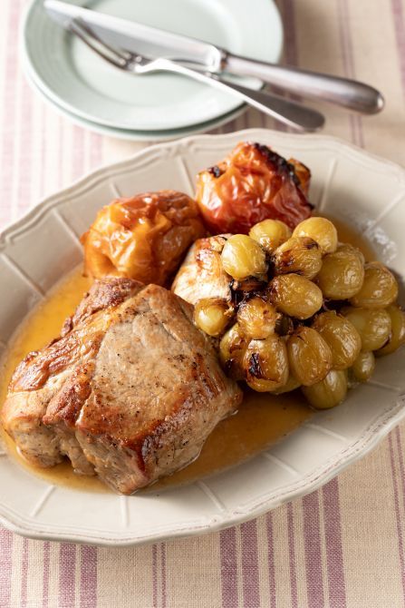 豚肉、りんご、ぶどうのロースト。