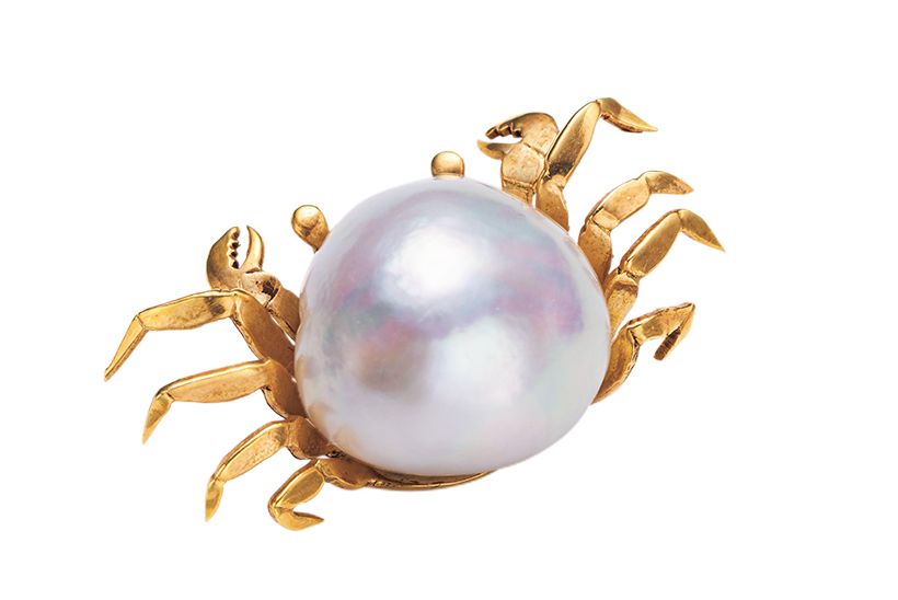 12.2ミリのバロックシェイプのアコヤ真珠を用いた1930年代のタイタックは、「ほかにはないものを作りたい」という思いの象徴。
