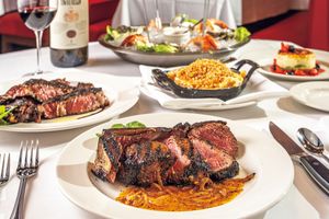 ザ・キャピタルグリルがワイキキに上陸。熟成肉の柔らかさと香りを堪能