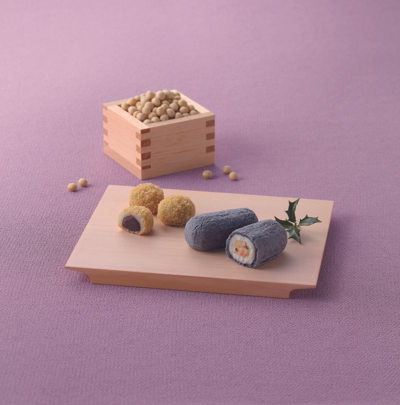 写真左から「⻤遣らい餅」「恵方しぐれ」。