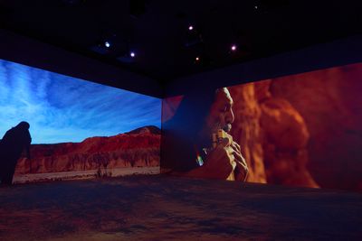 「LISTEN. ONE MOMENT」 ハンガリーやセルビアなど20カ国以上で収録された“未来に紡ぎたい音”を全身で感じることができる。