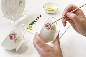 伝統ある「ノリタケ」のハンドペイントが体験できるプログラム