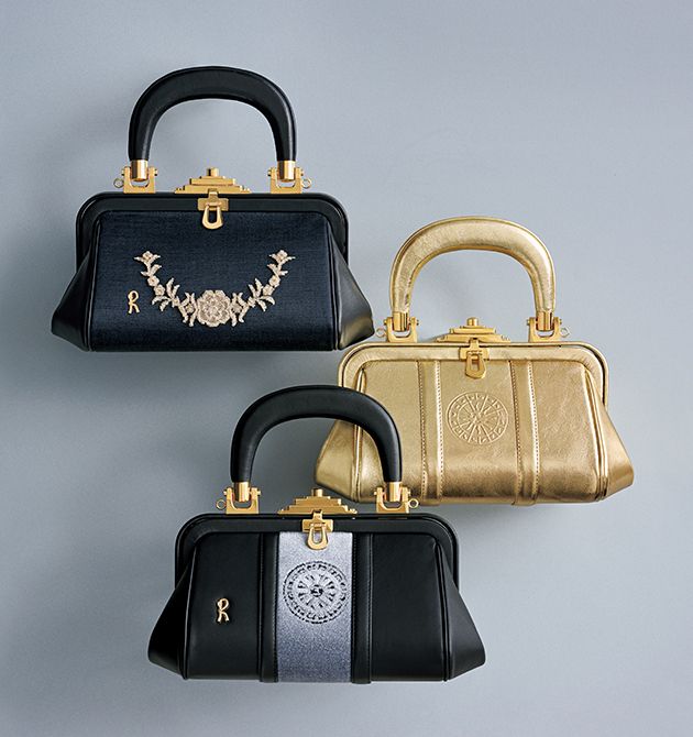 アーカイヴから復刻した 貴族の紋章のような花模様