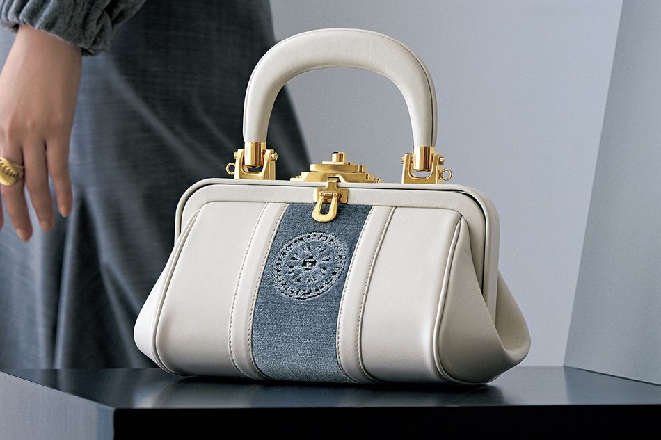 甦る名品バッグ「ロベルタ ディ カメリーノ」“新生バゴンギ” 誕生