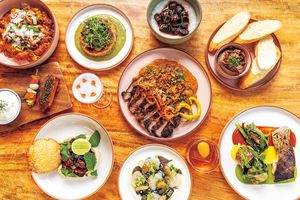 進化系ベトナム料理の名店、ザ・ピッグ＆ザ・レディ。テラス席やフルバーも完備