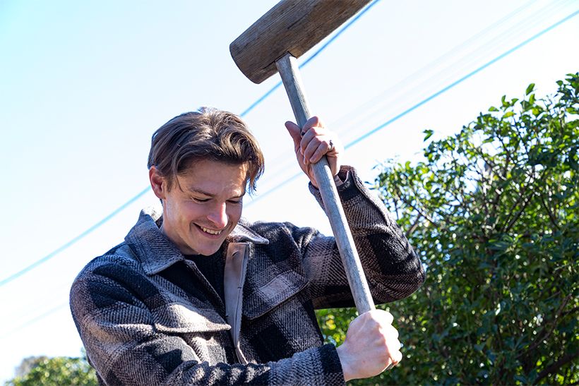 自宅の庭先で恒例の餅つき。