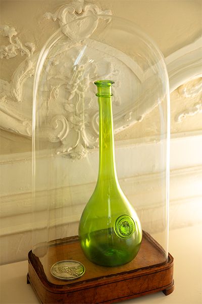 ルイ15世の時代に使われていたシャンパーニュのボトル。