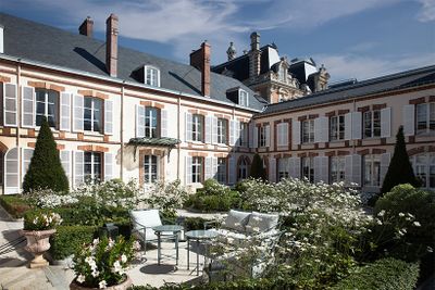 エペルネのシャンパーニュ大通りに面した「メゾン ベル エポック」の外観。