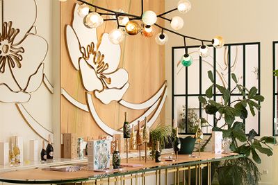 ショップでは、限定ボックスや名入れなど、ここだけの特別なサービスもある。