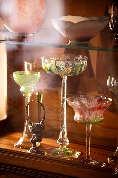 「メゾン ベル エポック」には、ガレをはじめ、アールヌーヴォーの貴重な作品が飾られている。