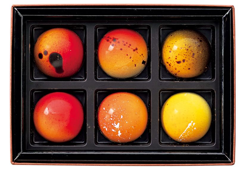 バレンタインの新作「トロピカル」3564円（阪急梅田本店でのみ3780円）。カカオベルトと呼ばれる熱帯地域で採れるグアバやクプアス、マンゴーを用いたショコラ。