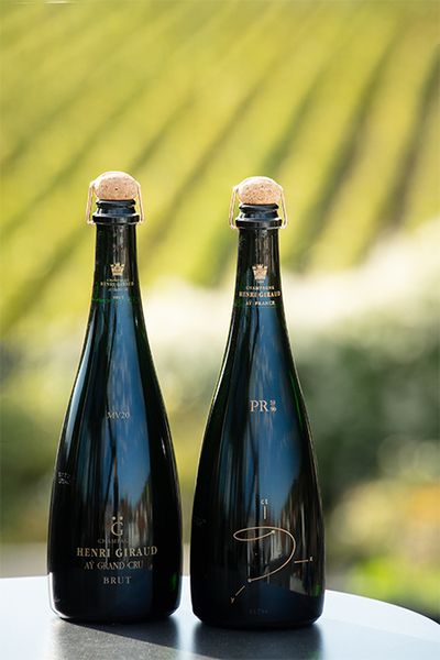 右は「PR90-20」。1990年から継ぎ足しを繰り返してきた熟成の層を宿した一本。左は「フュ・ド・シェーヌ MV20」。