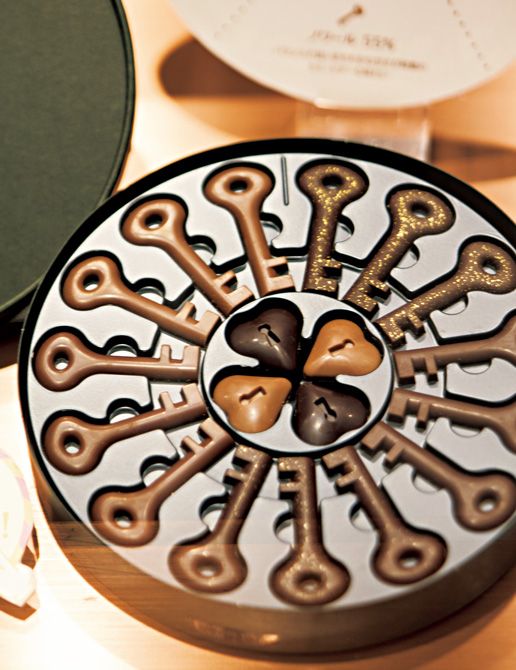 カカオ分33～87.5パーセントの7種類の鍵形ショコラを楽しめる「コフレロン」1836円。