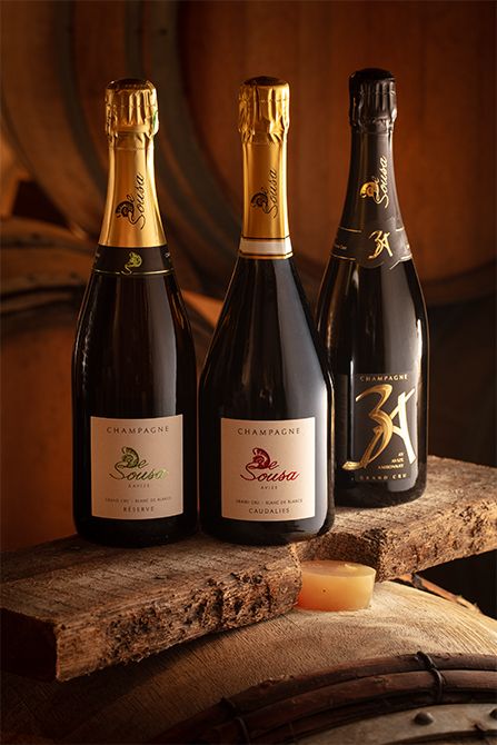 左から、シャルドネ100%の繊細な「レゼルヴ（Réserve）」、気品あふれる「キュヴェ・デ・コダリー（Cuvée des Caudalies）」、アヴィーズ、アイ、アンボネイの3つの村で作った「3A（トロワ・アー）」。