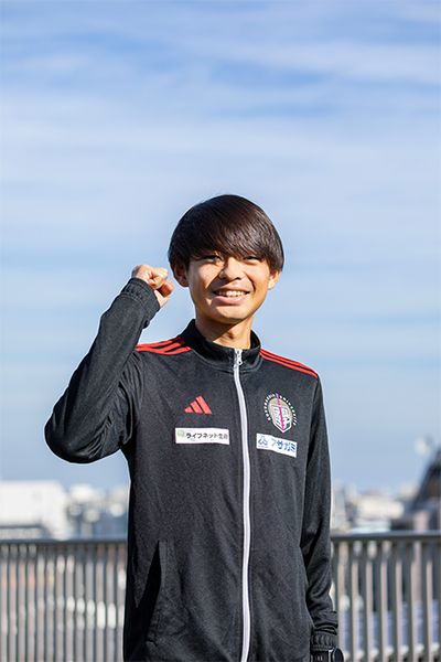 4区を走った辻原 輝選手(3年)。今ではチームの主力の1人だが、「１年目は出雲も全日本もエントリーメンバーにすら入れなくて。箱根だけはやってやると思って、１年生にしてはよい結果（4区区間4位）が出せた」と話し、ハングリー精神も忘れていない。「１年生から箱根で結果を残している。普段から変わっているといえば変わっているけれど、あれくらいでないと、強くなれないのかなと思う」とは久本主務（4年）の辻原選手評。