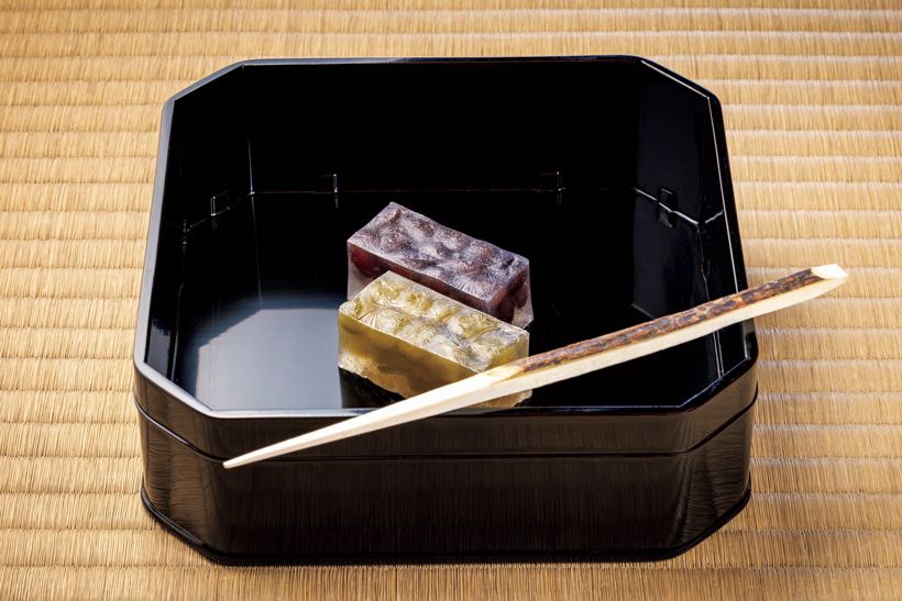 菓子は新宮市の菓子舗「松葉屋」の銘菓「天の川」。