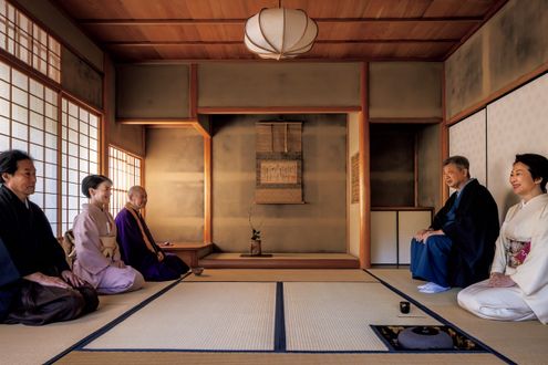 青岸渡寺の茶会「薄茶席」　天皇の即位を寿ぐ藤原定家の屛風和歌