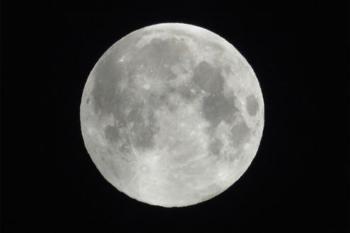 2月2日は満月「スノームーン」。あわせてチェックしたい、月の“海”や山脈の名前