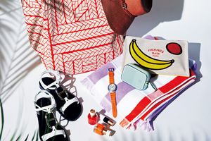 太陽が似合うアイテムで、ひと足お先にエルメスらしいリゾートスタイルが完成