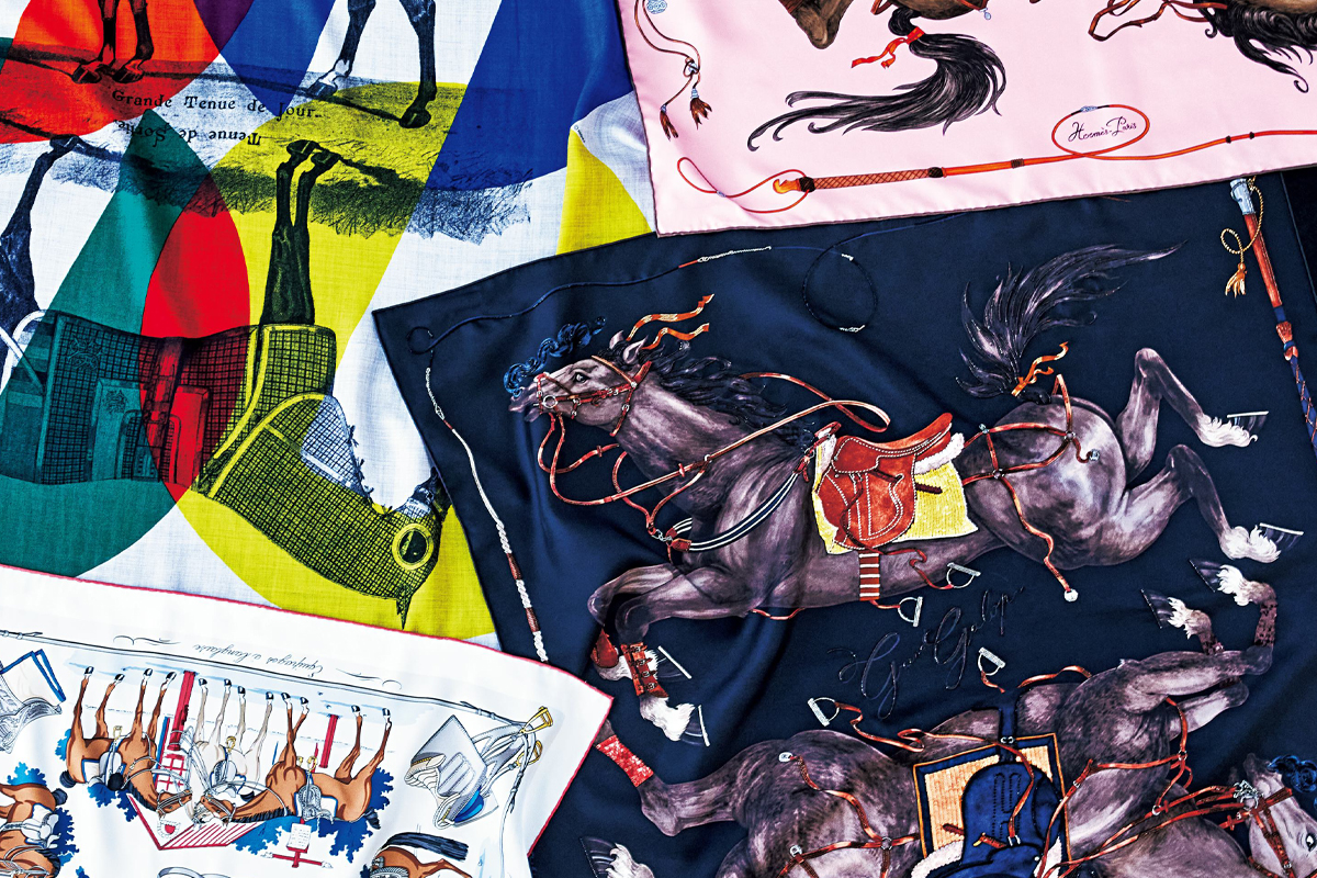 エルメスのルーツとなる馬と馬具を描いた優雅なシルクスカーフの