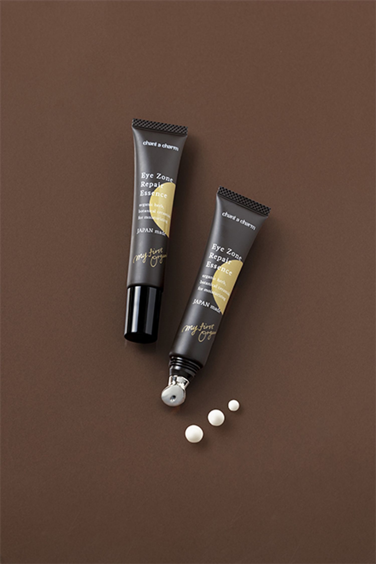 アイゾーンリペアエッセンス 15ml 4950円／チャントアチャーム