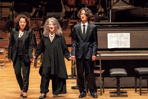 マルタ・アルゲリッチ、酒井 茜、角野隼斗がともに奏でる、100歳の「被爆ピアノ」